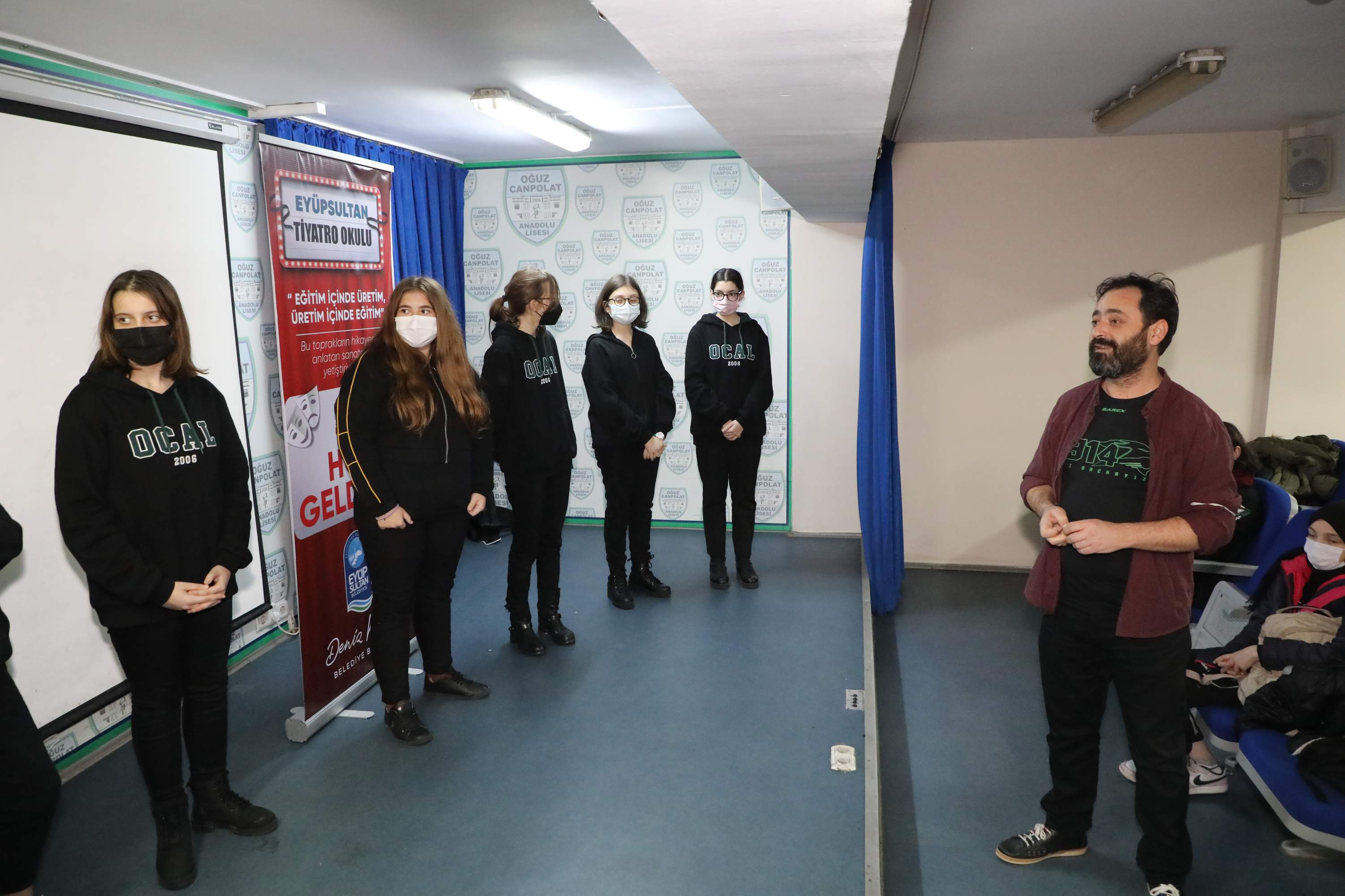 Eyüpsultan Tiyatro Okulu perdelerini açtı Eyüpsultan Tiyatro Okulu perdelerini açtı