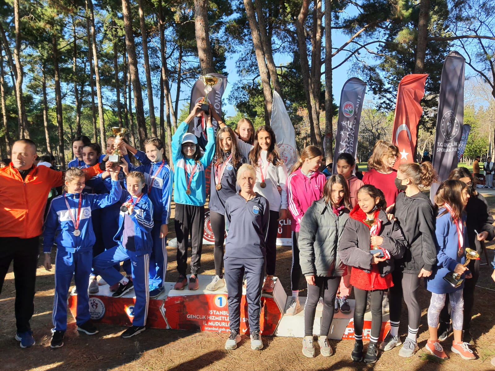Eyüpsultanlı sporcular başarıdan başarıya koşuyor Eyüpsultanlı sporcular başarıdan başarıya koşuyor