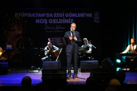 Abdülbaki Kömür'den muhteşem ezgi ziyafeti Abdülbaki Kömür'den muhteşem ezgi ziyafeti