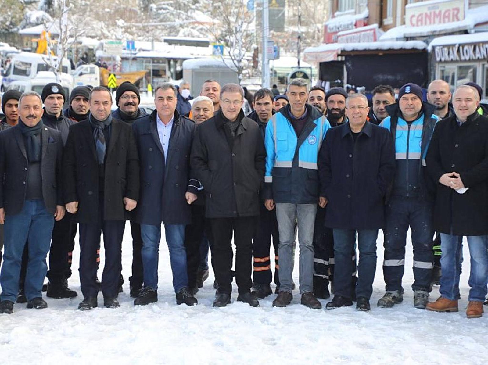 Eyüpsultan'da kar temizleme çalışmaları devam ediyor Eyüpsultan'da kar temizleme çalışmaları devam ediyor