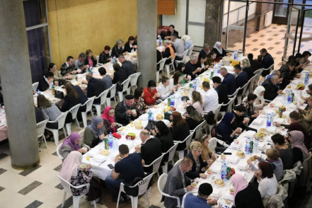 Evlad-ı Fatihan'da dev iftar sofrası kuruldu Evlad-ı Fatihan'da dev iftar sofrası kuruldu