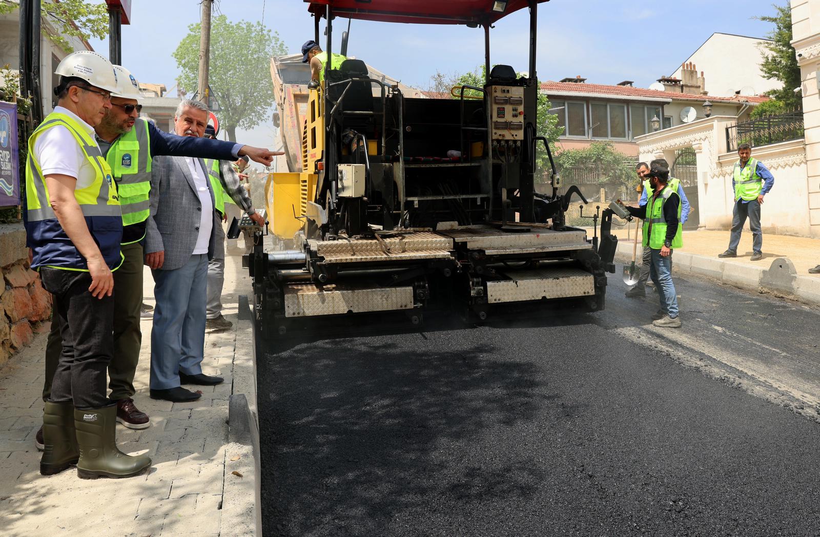 Eyüpsultan Belediyesi'nden asfalt seferberliği Eyüpsultan Belediyesi'nden asfalt seferberliği