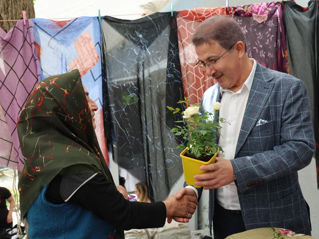 Anneler Günü'nü güllerle kutluyoruz Anneler Günü'nü güllerle kutluyoruz