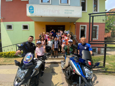 Zabıta abilerinden gençlere trafik eğitimi Zabıta abilerinden gençlere trafik eğitimi