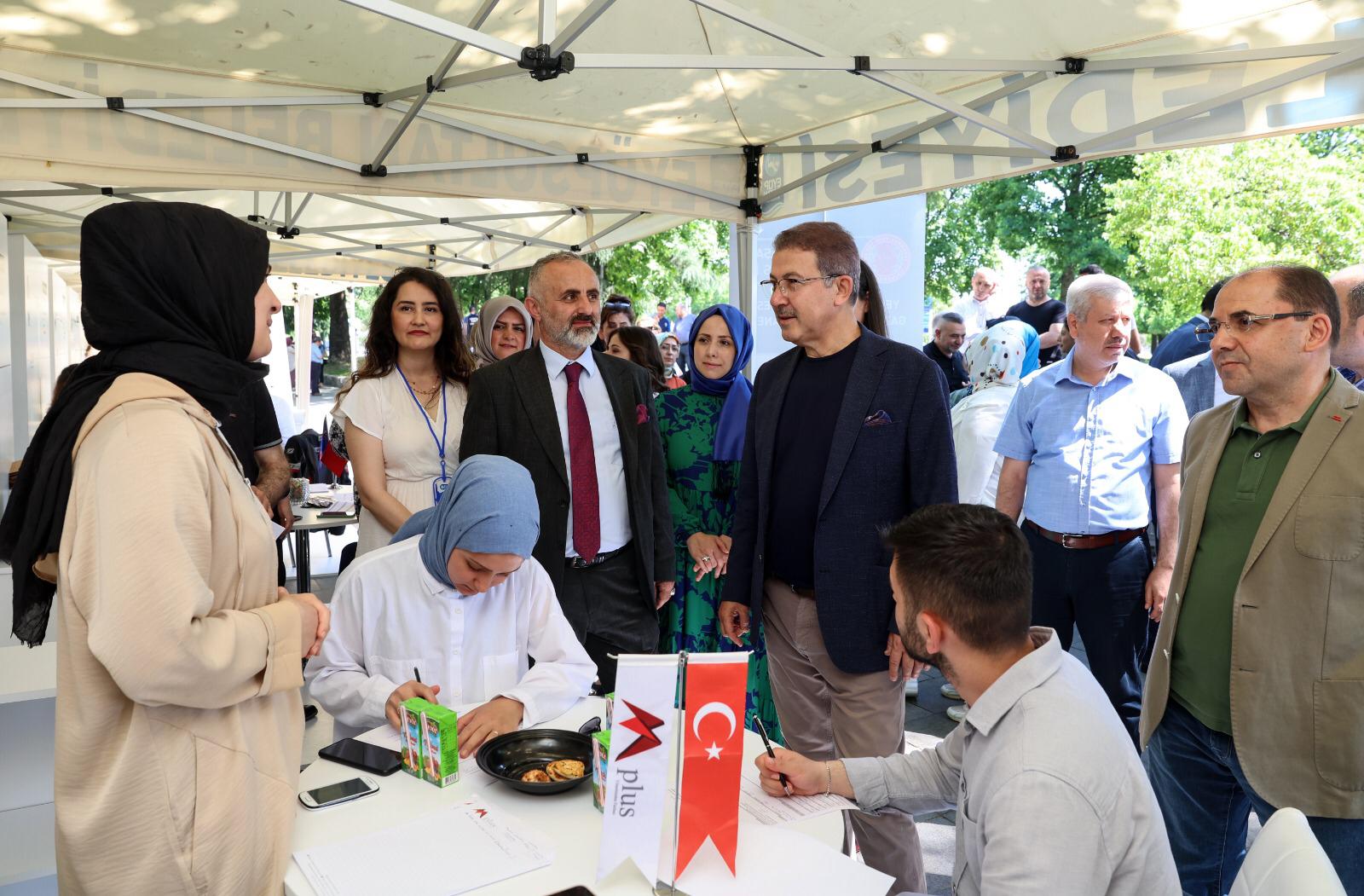3. Kariyer ve İstihdam Fuarına yoğun ilgi 3. Kariyer ve İstihdam Fuarına yoğun ilgi