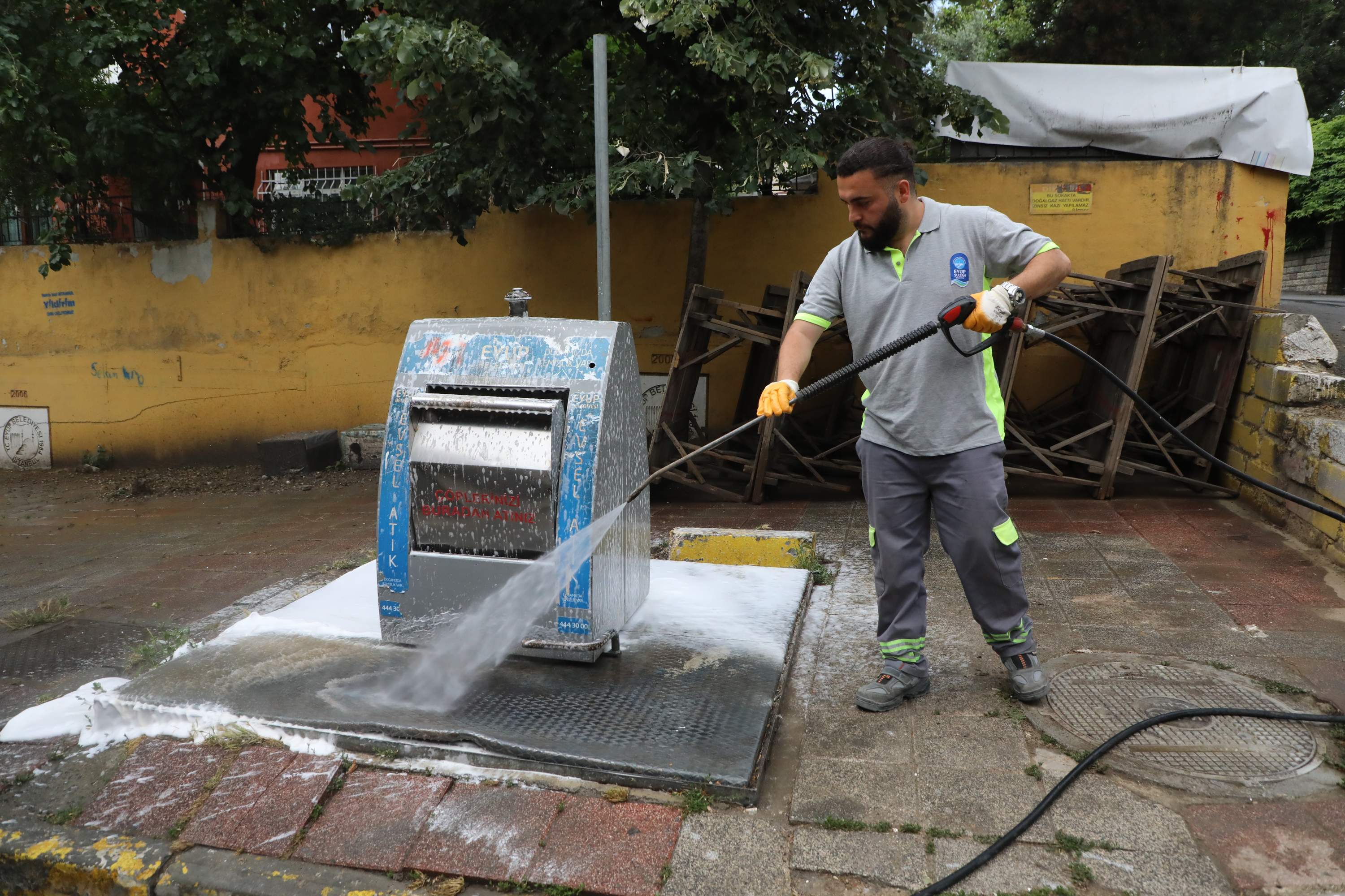 Bahar Temizliği Topçular ve Düğmeciler'de devam etti Bahar Temizliği Topçular ve Düğmeciler'de devam etti