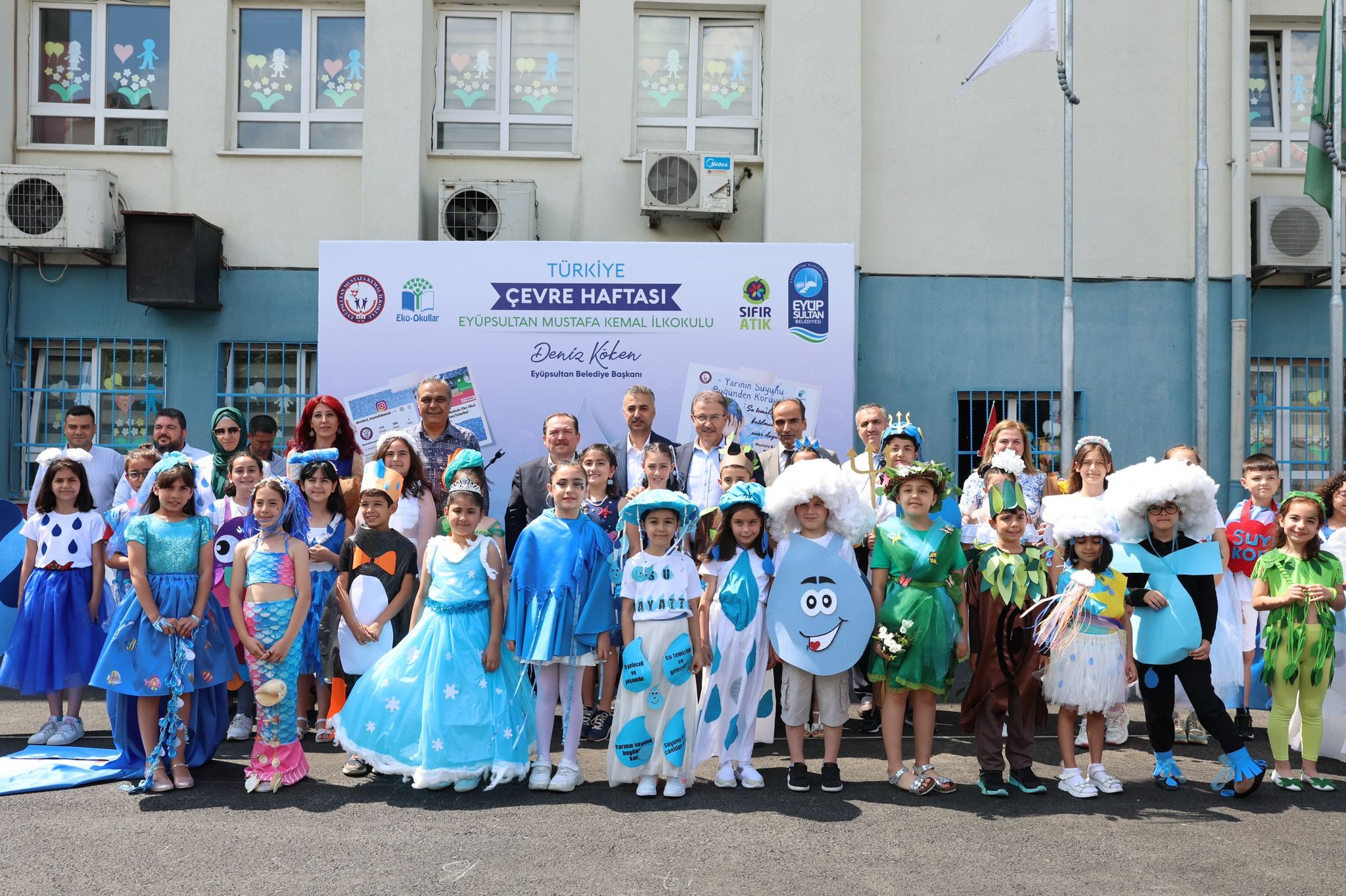 Eyüpsultanlı öğrencilerden örnek defile Eyüpsultanlı öğrencilerden örnek defile
