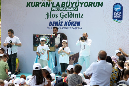 Eyüpsultanlı çocuklar Kur'an'la büyüyor, dinini öğreniyor Eyüpsultanlı çocuklar Kur'an'la büyüyor, dinini öğreniyor