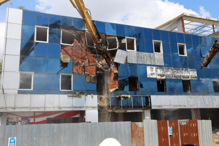 Sultan Center'in yıkımına başlandı
