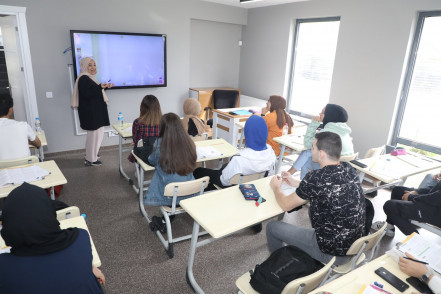 Yeşilpınar Gençlik Merkezi'nde gençler geleceğe umutla bakıyor Yeşilpınar Gençlik Merkezi'nde gençler geleceğe umutla bakıyor