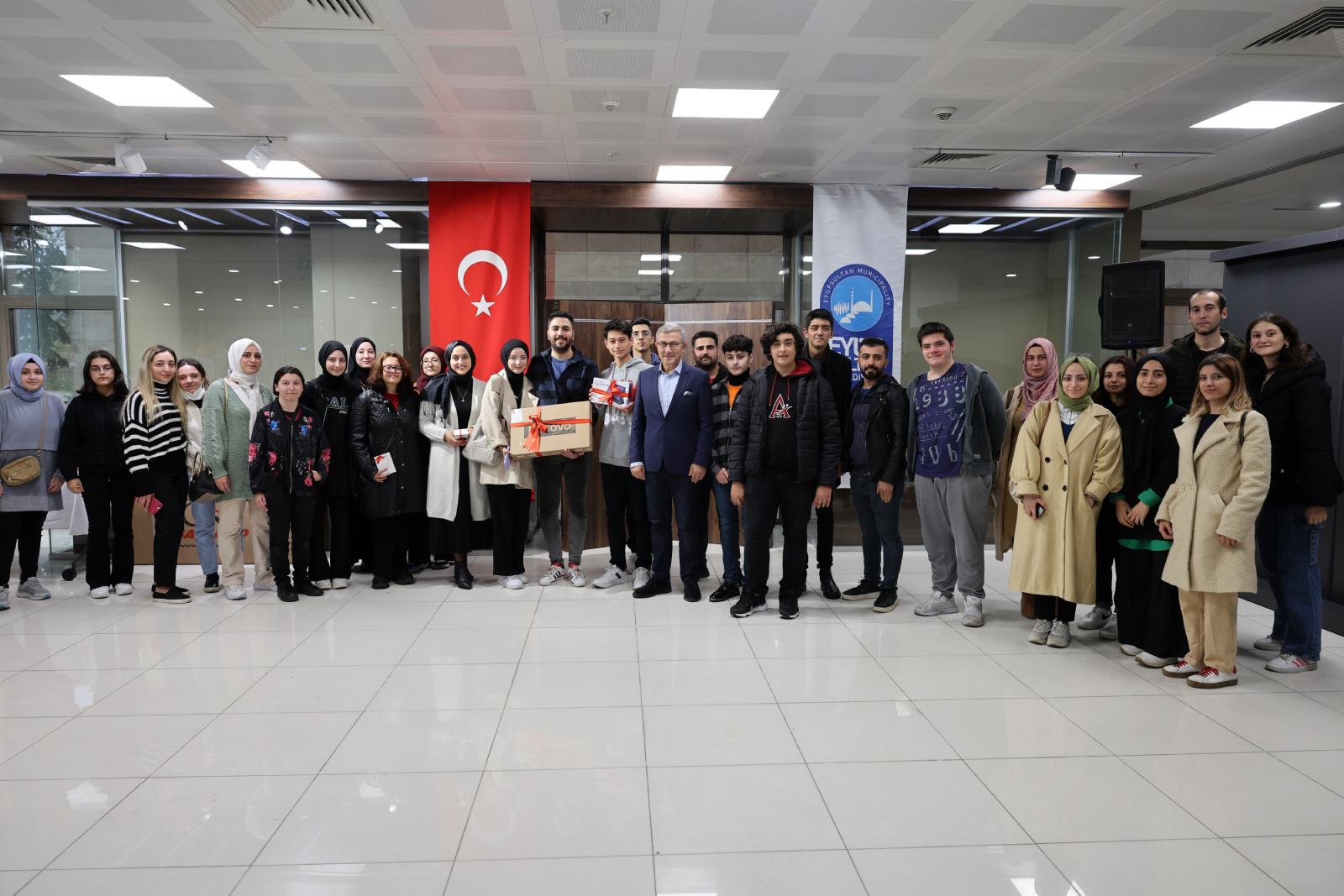 GENÇ EYÜPSULTAN'da ilk ayın kazananları ödüllerini aldılar GENÇ EYÜPSULTAN'da ilk ayın kazananları ödüllerini aldılar