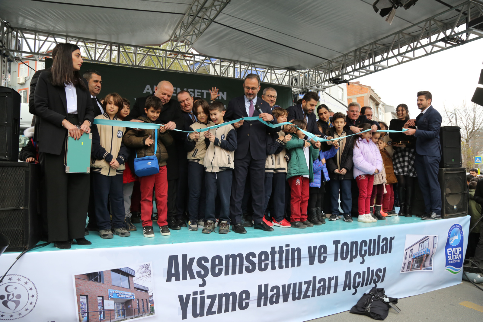 Eyüpsultan'ın yüzme havuzları, Gençlik ve Spor Bakanı Dr. Mehmet Muharrem Kasapoğlu tarafından açıldı Eyüpsultan'ın yüzme havuzları, Gençlik ve Spor Bakanı Dr. Mehmet Muharrem Kasapoğlu tarafından açıldı