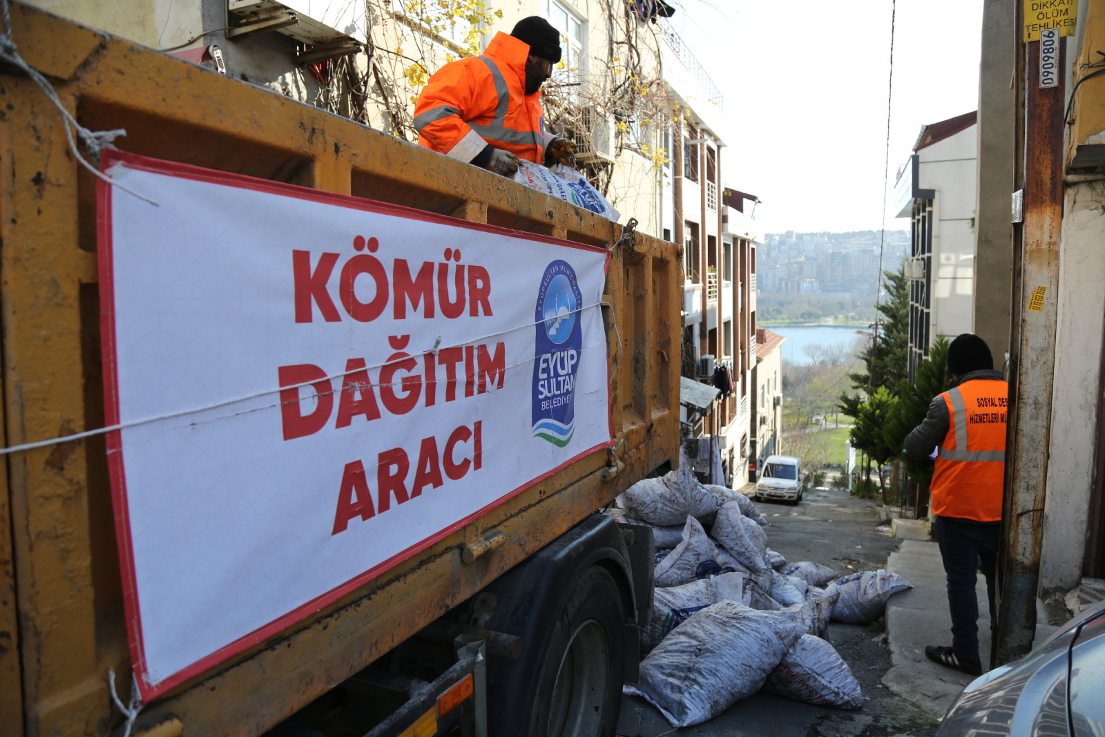 2 Bin aileye 1000 Ton kömür yardımı 2 Bin aileye 1000 Ton kömür yardımı