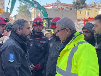 Başkan Deniz Köken deprem bölgesinde