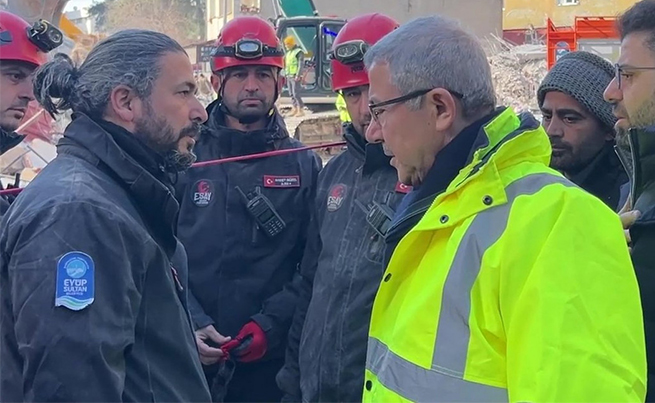 Başkan Deniz Köken deprem bölgesinde