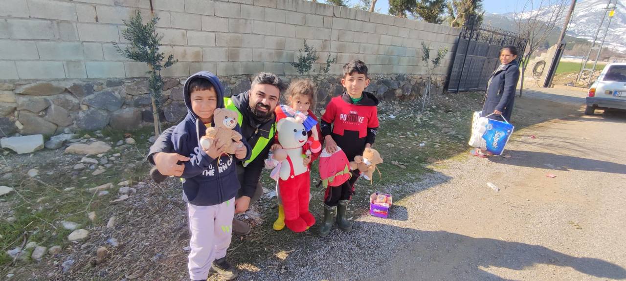 Deprem bölgesi için “Bir Oyuncak Bir Mektup” hareketi başlatıldı Deprem bölgesi için “Bir Oyuncak Bir Mektup” hareketi başlatıldı