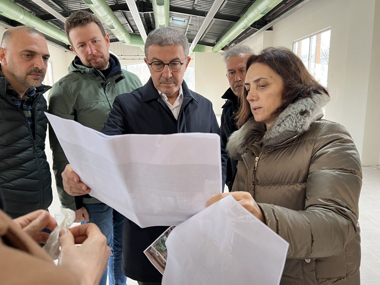 Alibeyköy'de yapımı devam eden kütüphane ve sosyal tesiste çalışmalar sürüyor