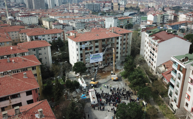 Yerinde dönüşüm için 7 blok yıkıldı 