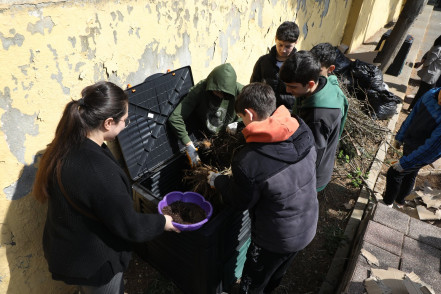 Öğrenciler kompost kurulumu yaptılar
