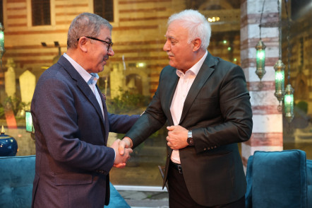 Prof. Dr. Nihat Hatipoğlu'nun “Dosta Doğru” söyleşi programına yoğun ilgi Prof. Dr. Nihat Hatipoğlu'nun “Dosta Doğru” söyleşi programına yoğun ilgi