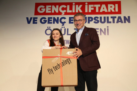 Gençlik İftarı'nda buluşan Genç Eyüpsultanlılar ödüllerini aldı Gençlik İftarı'nda buluşan Genç Eyüpsultanlılar ödüllerini aldı