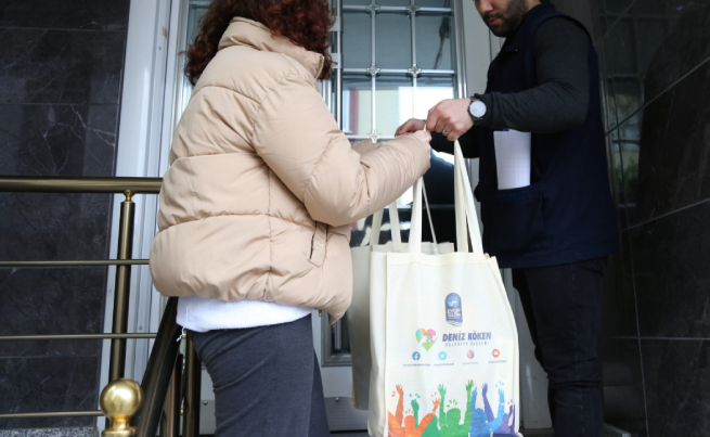 Öğrenci Evi Destek Paketlerinin dağıtımı devam ediyor Öğrenci Evi Destek Paketlerinin dağıtımı devam ediyor