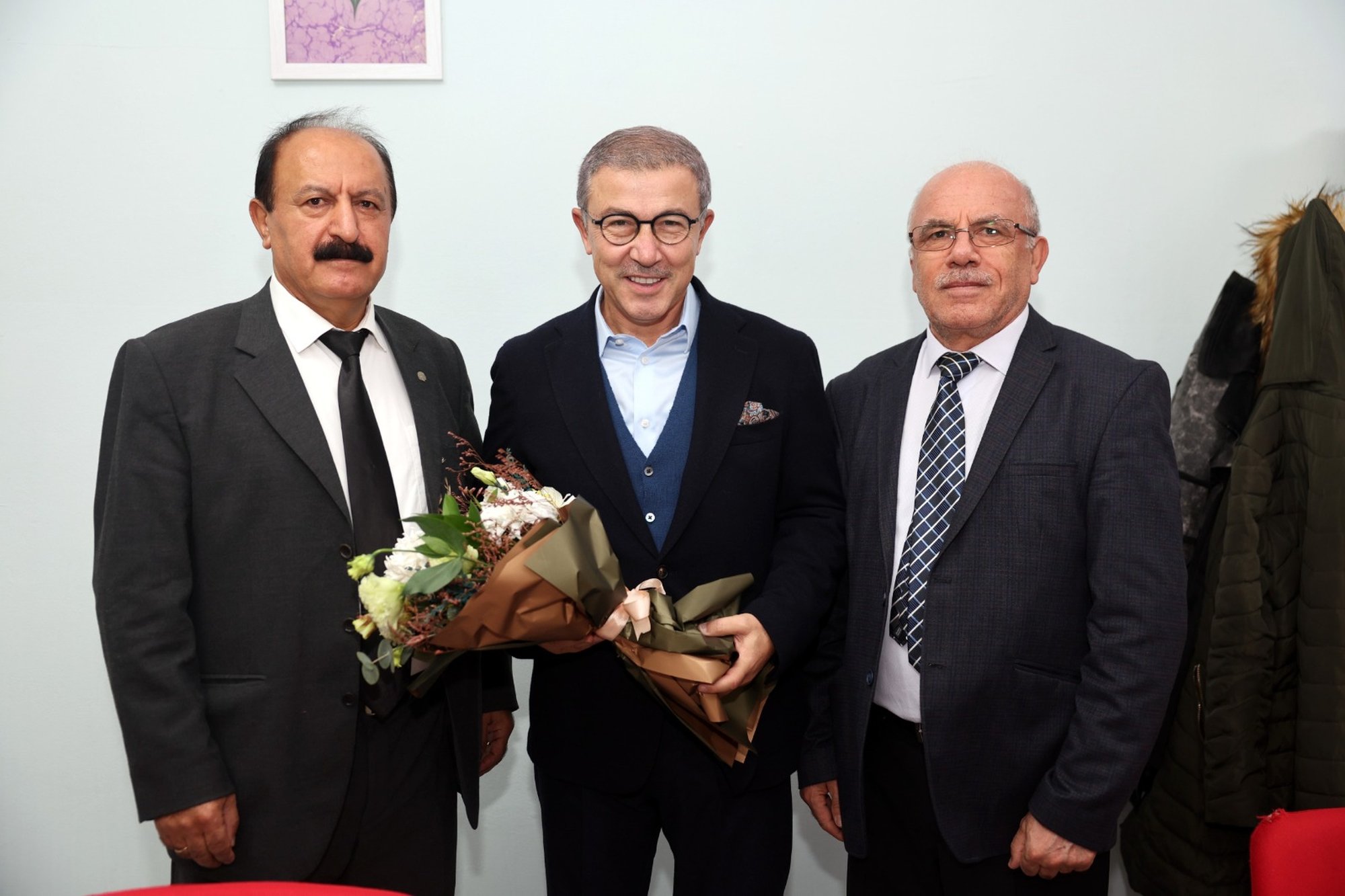 Başkan Deniz Köken'den öğretmenlere sürpriz kutlama Başkan Deniz Köken'den öğretmenlere sürpriz kutlama
