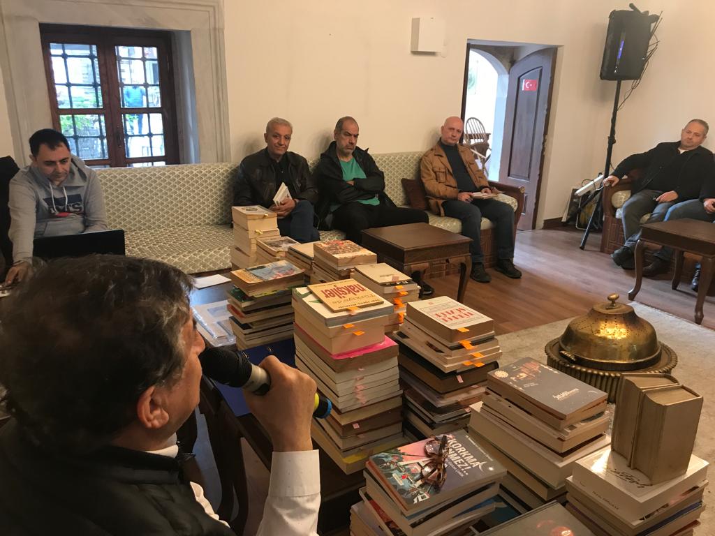 Kitapseverler yüzlerce yıllık eserlerle müzayedede buluştu Kitapseverler yüzlerce yıllık eserlerle müzayedede buluştu