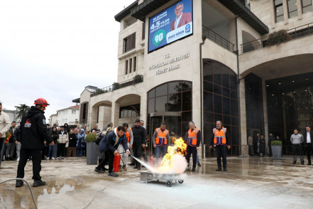 Eyüpsultan Belediyesi'nde yangın tahliye ve kurtarma tatbikatı