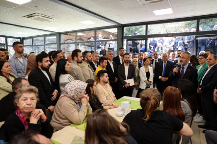 Başkan Dr. Mithat Bülent Özmen personelle bayramlaştı Başkan Dr. Mithat Bülent Özmen personelle bayramlaştı