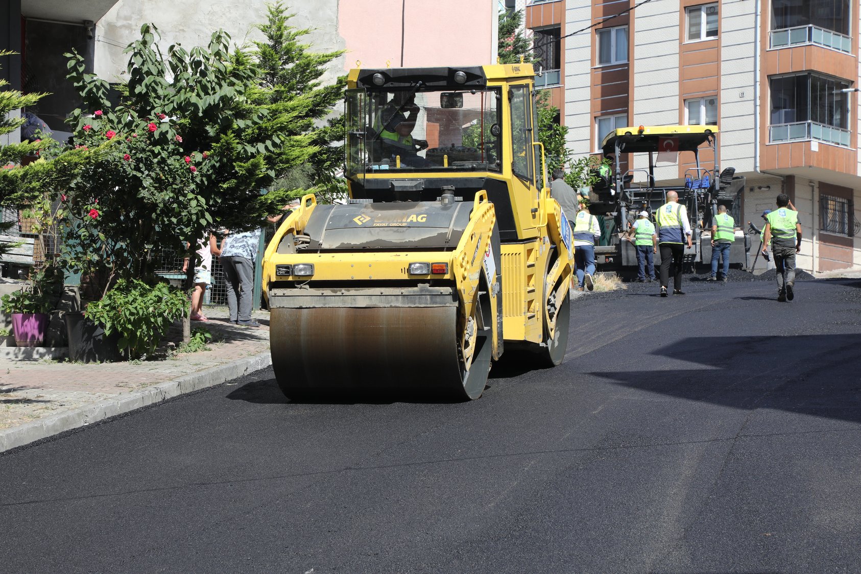 Asfaltlama çalışmaları tüm hızıyla sürüyor Asfaltlama çalışmaları tüm hızıyla sürüyor