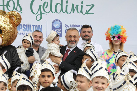 Eyüpsultanlı çocuklara muhteşem sünnet şöleni Eyüpsultanlı çocuklara muhteşem sünnet şöleni