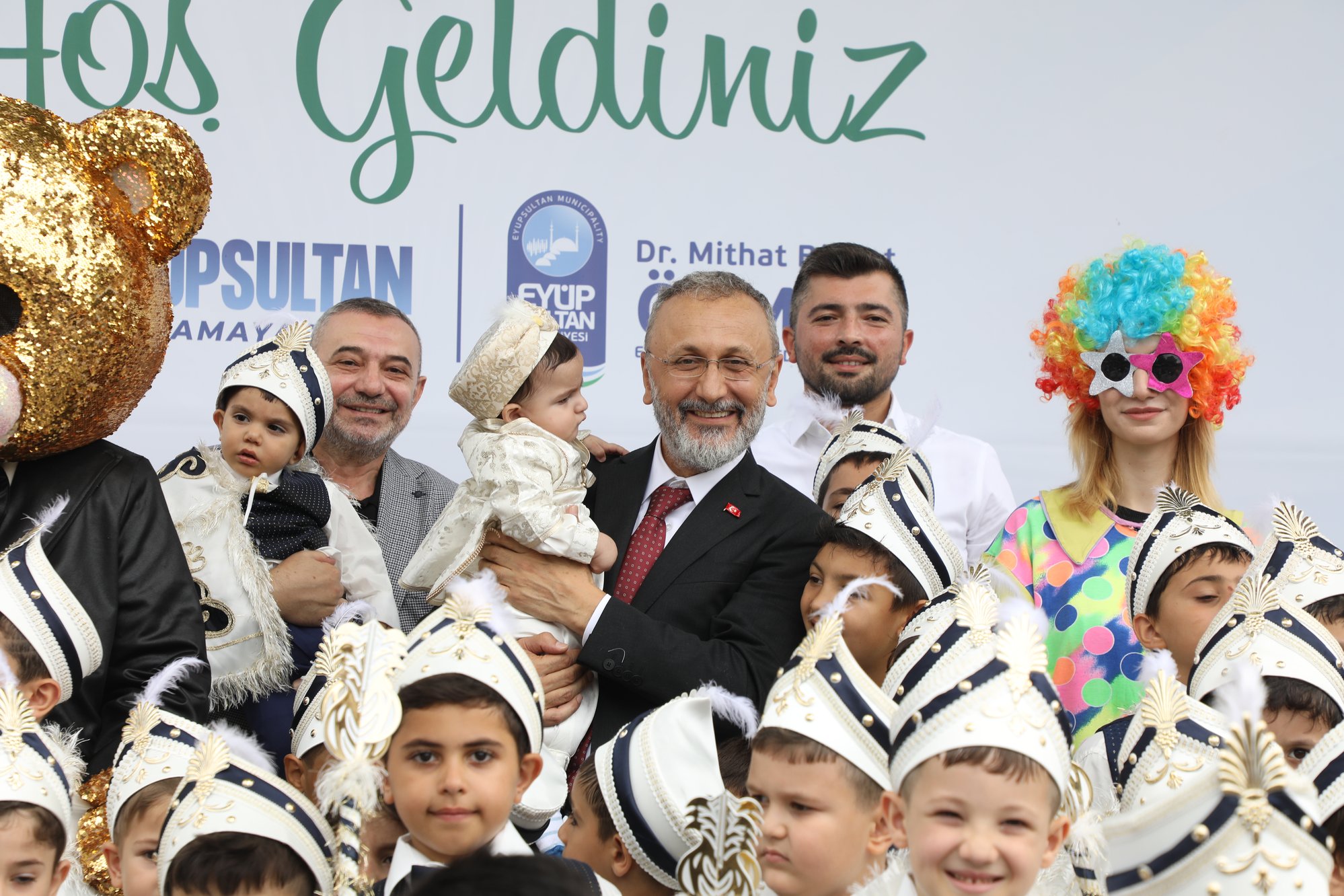 Eyüpsultanlı çocuklara muhteşem sünnet şöleni Eyüpsultanlı çocuklara muhteşem sünnet şöleni