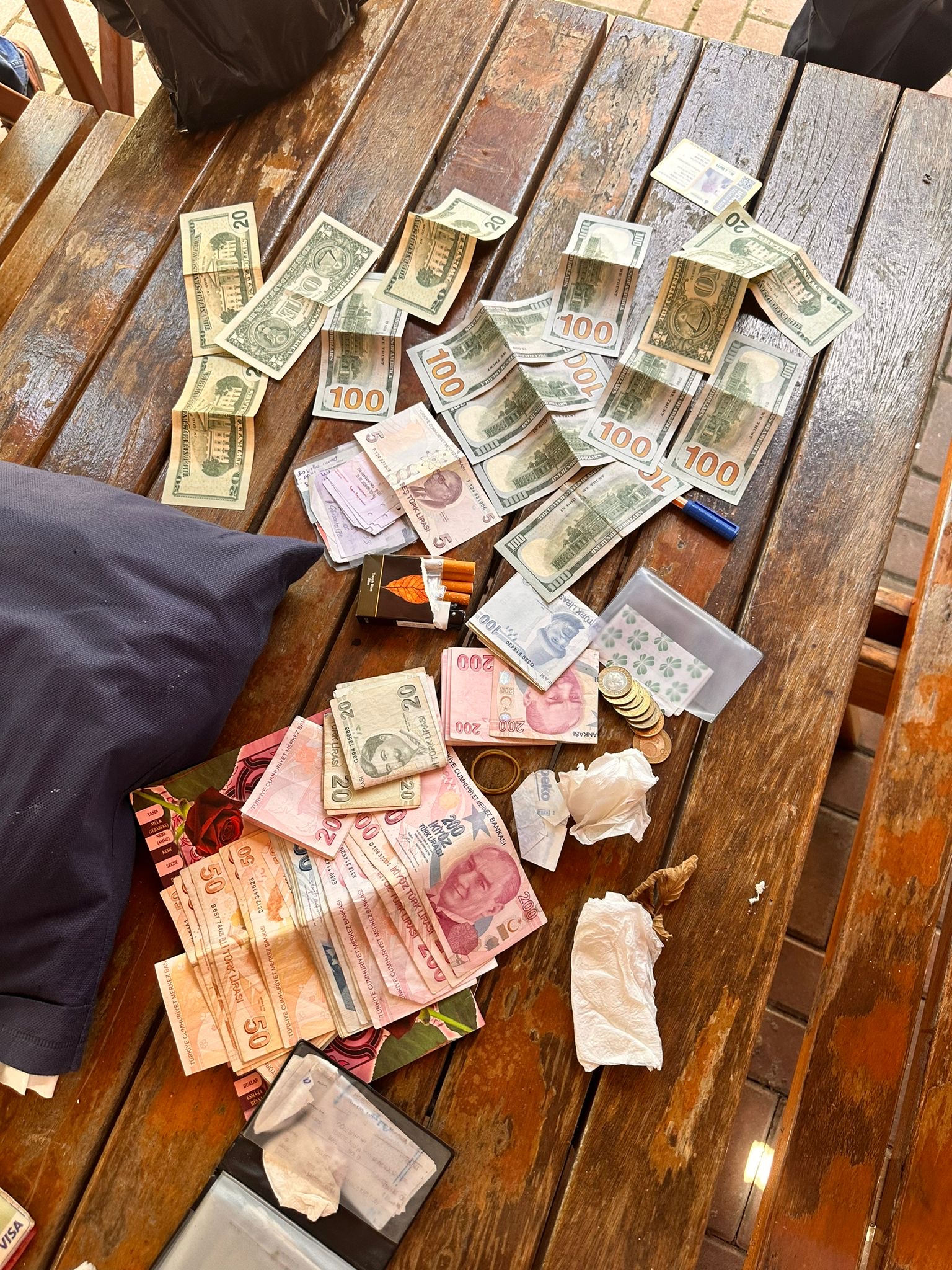 Ekipler Dolar zengini dilenciyi yakaladı Ekipler Dolar zengini dilenciyi yakaladı