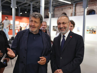 Mustafa Taviloğlu koleksiyonu Eyüpsultan'da sanatseverle buluşuyor Mustafa Taviloğlu koleksiyonu Eyüpsultan'da sanatseverle buluşuyor