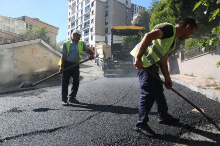 Karadolap Mahallesi Asmalı Caddesi'nde asfalt çalışması Karadolap Mahallesi Asmalı Caddesi'nde asfalt çalışması