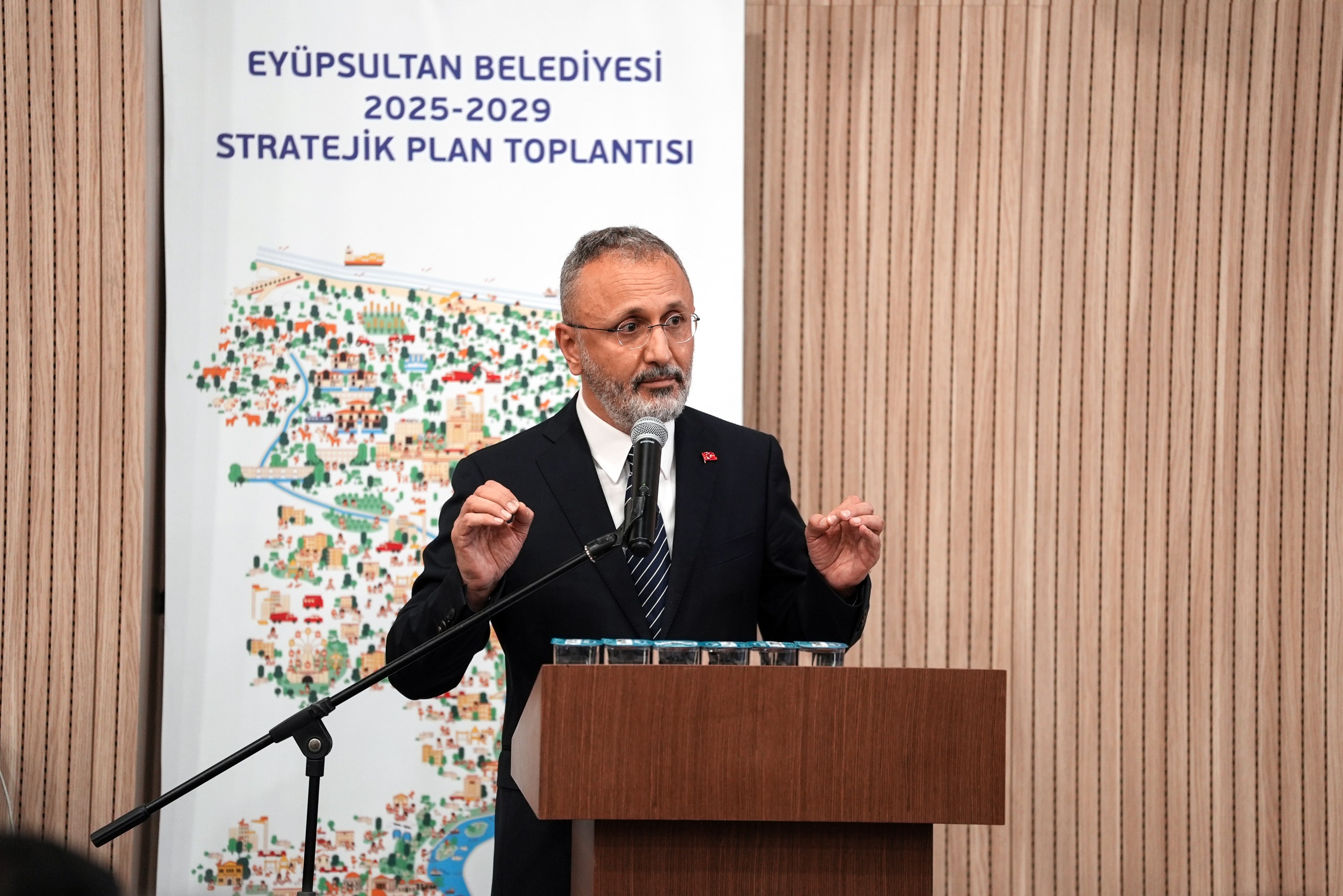 Başkan Özmen, Eyüpsultan'ın 5 yıllık bilançosunu açıkladı Başkan Özmen, Eyüpsultan'ın 5 yıllık bilançosunu açıkladı