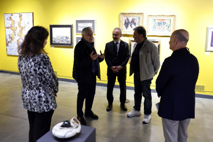 Zülfü Livaneli ve İsmet Tekinalp “Taviloğlu Koleksiyonu” sergisini gezdi Zülfü Livaneli ve İsmet Tekinalp “Taviloğlu Koleksiyonu” sergisini gezdi