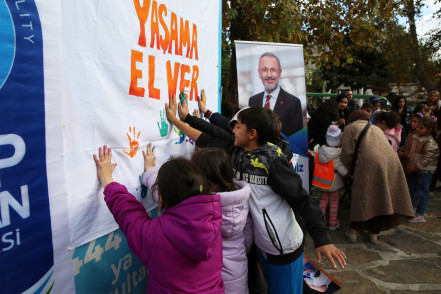 Eyüpsultanlı çocuklar, “Yaşama El Ver” dedi Eyüpsultanlı çocuklar, “Yaşama El Ver” dedi