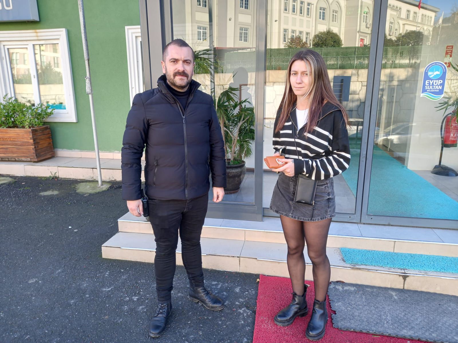Eyüpsultan Belediyesi temizlik işçilerinden örnek davranış Eyüpsultan Belediyesi temizlik işçilerinden örnek davranış