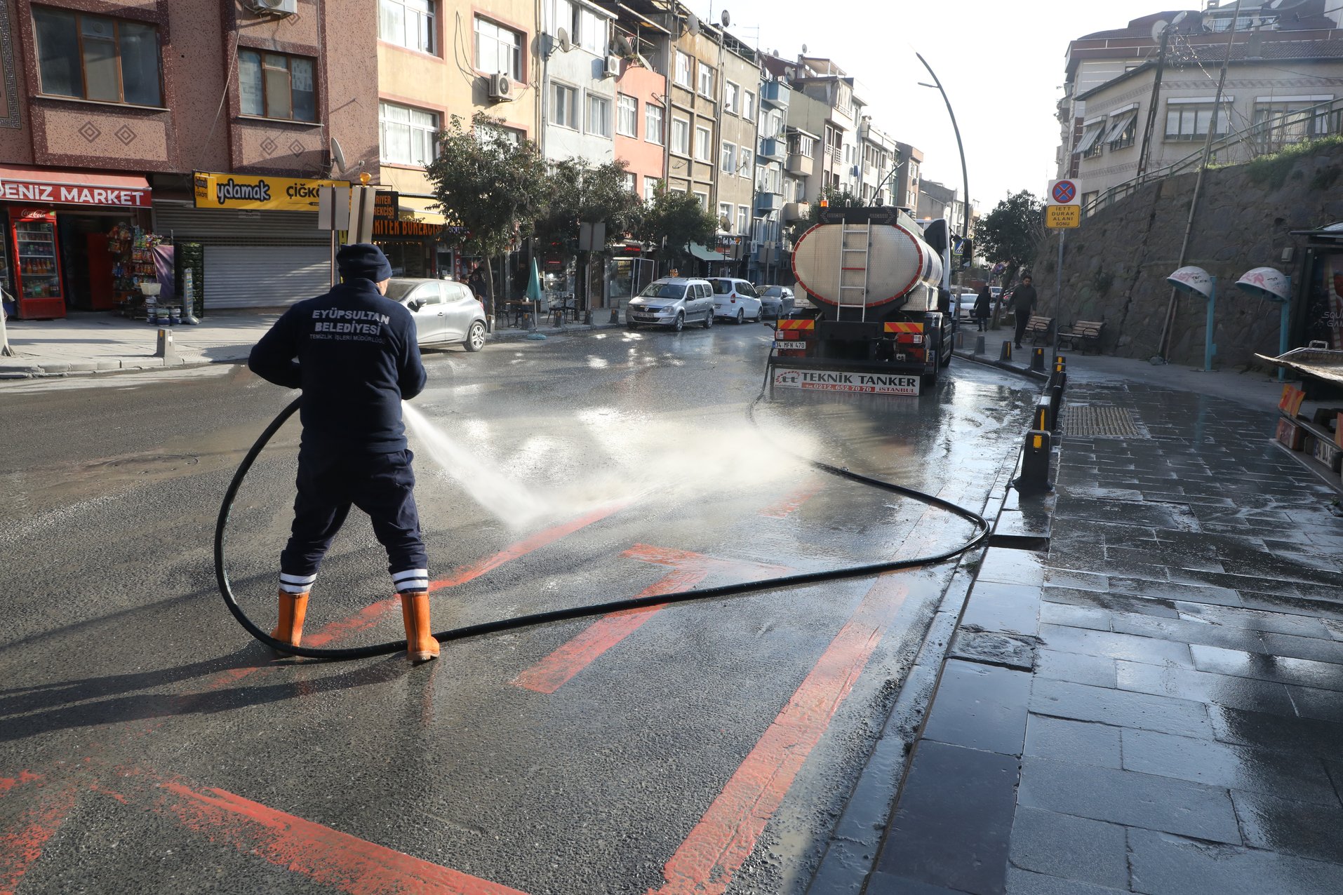 Eyüpsultan'da cadde ve sokaklar her gün tertemiz Eyüpsultan'da cadde ve sokaklar her gün tertemiz