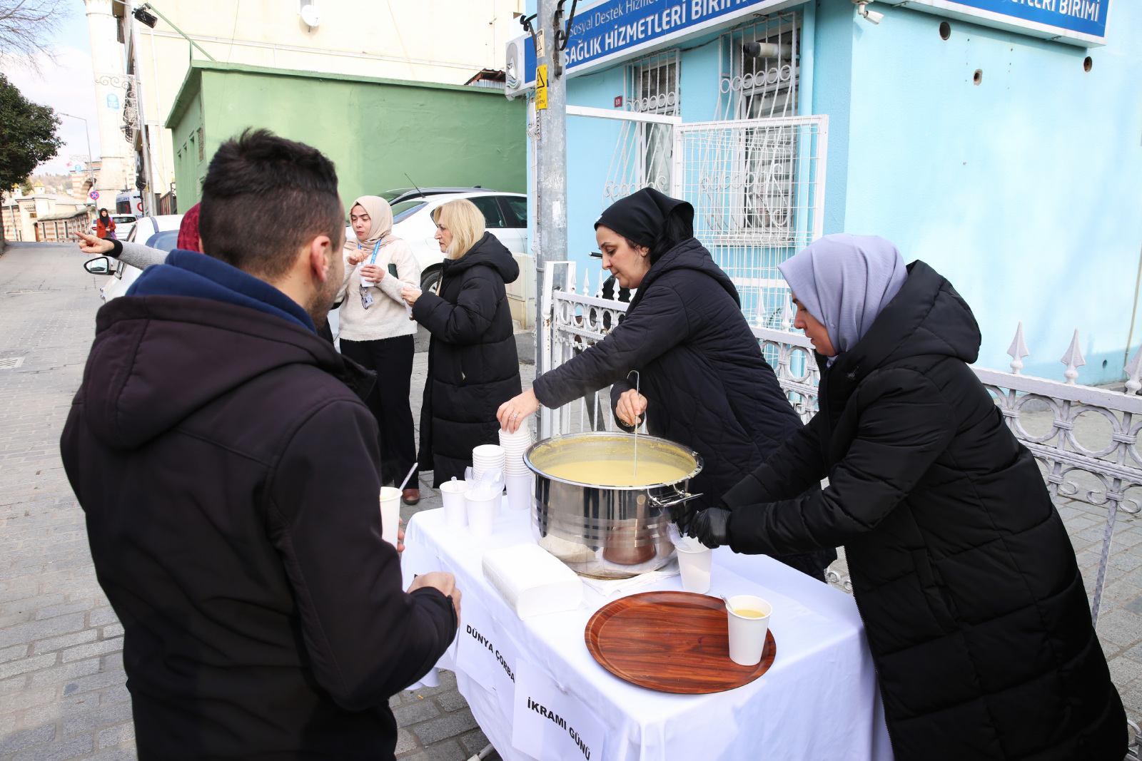 Dünya Çorba İkram Günü'nde gönülleri ısıtan ikram Dünya Çorba İkram Günü'nde gönülleri ısıtan ikram