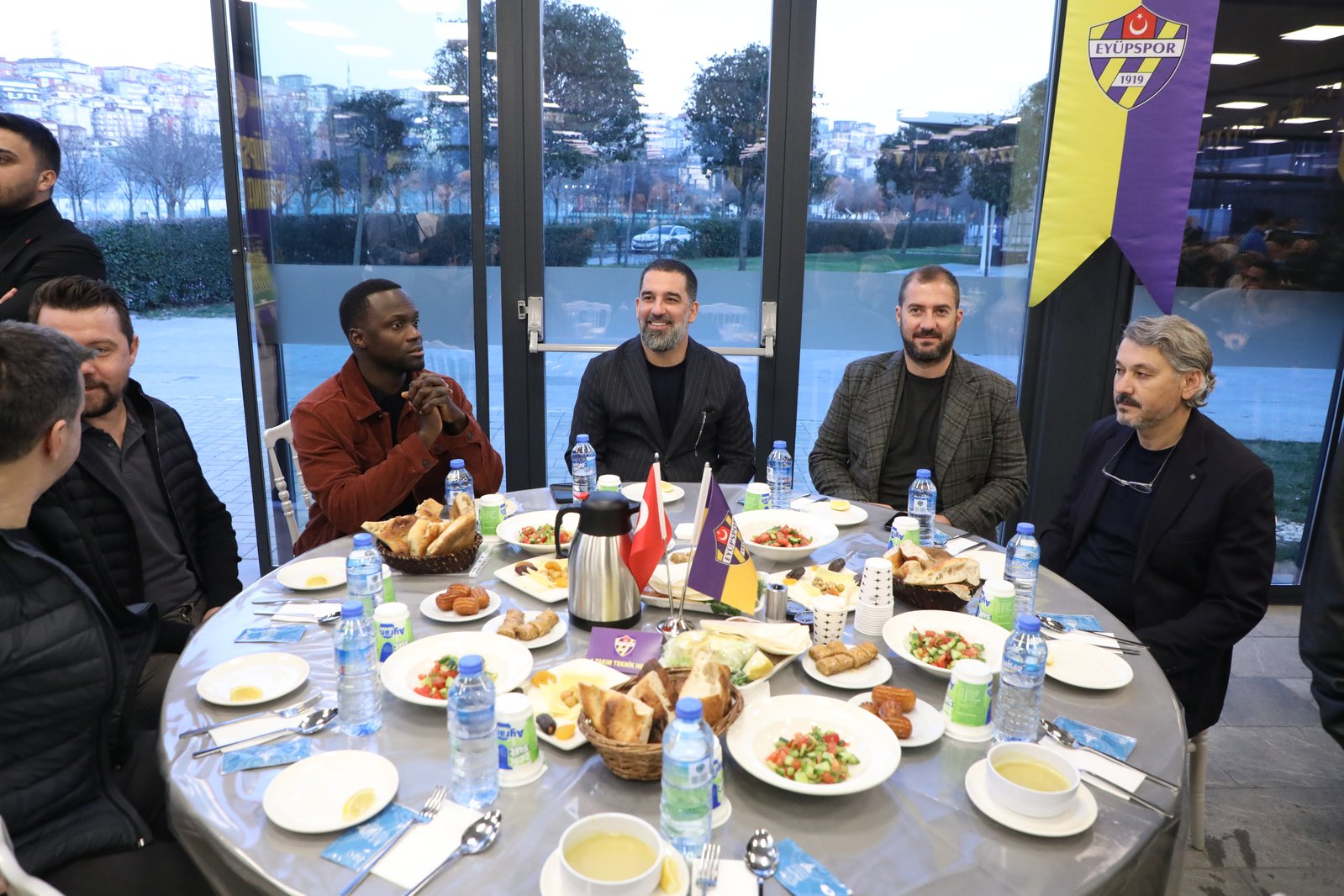Eyüpsultan'ın asırlık çınarı Eyüpspor'u iftar sofrasında ağırladık Eyüpsultan'ın asırlık çınarı Eyüpspor'u iftar sofrasında ağırladık