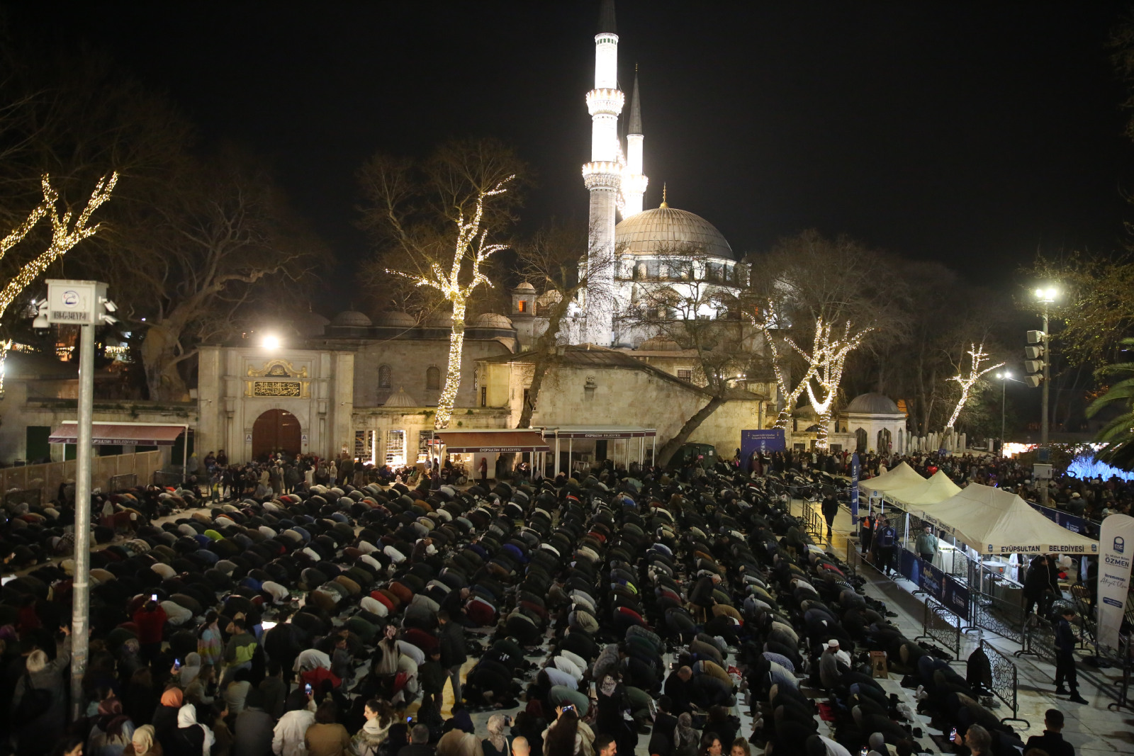 Ramazan'ın Sultanı Eyüpsultan'da Kadir Gecesi coşkusu