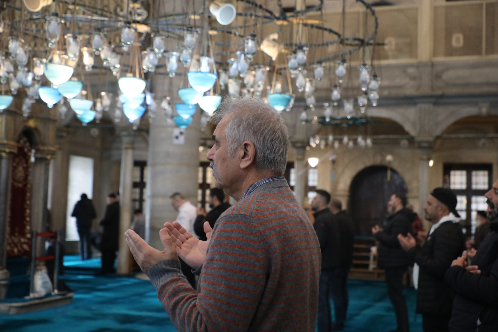 Eyüp Sultan Camii'nde kadim Mevlid geleneğini yaşatıyoruz Eyüp Sultan Camii'nde kadim Mevlid geleneğini yaşatıyoruz