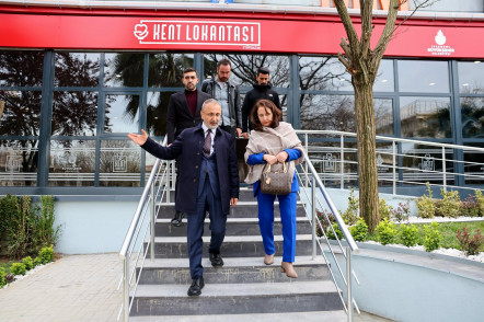 Başkan Özmen Eyüpsultan'ın ilk Kent Lokantası'nın çalışmalarını inceledi Başkan Özmen Eyüpsultan'ın ilk Kent Lokantası'nın çalışmalarını inceledi