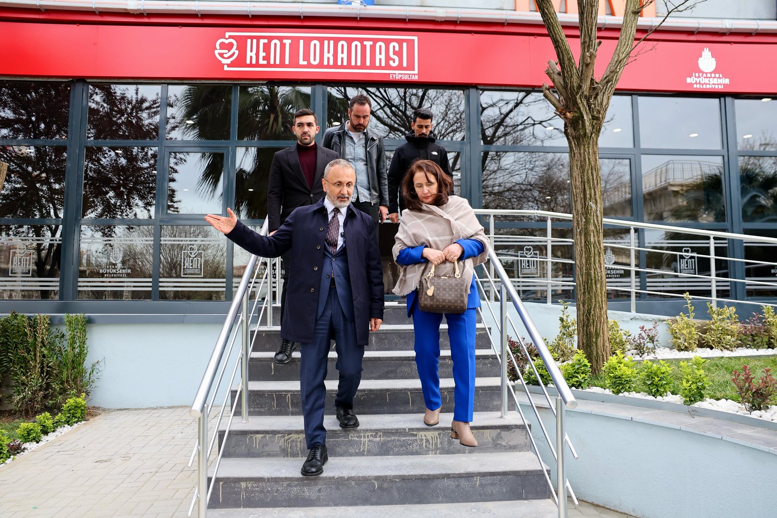Başkan Özmen Eyüpsultan'ın ilk Kent Lokantası'nın çalışmalarını inceledi