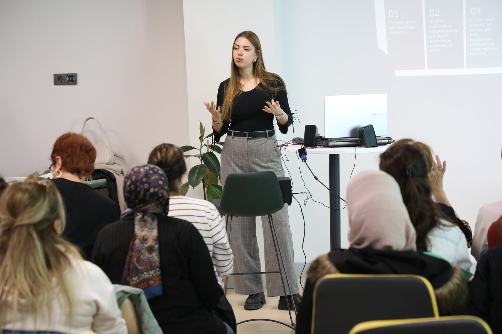 Kadın kursiyerlere “Sağlıklı Beslenme ve Kilo Kaybı programı” Kadın kursiyerlere “Sağlıklı Beslenme ve Kilo Kaybı programı”