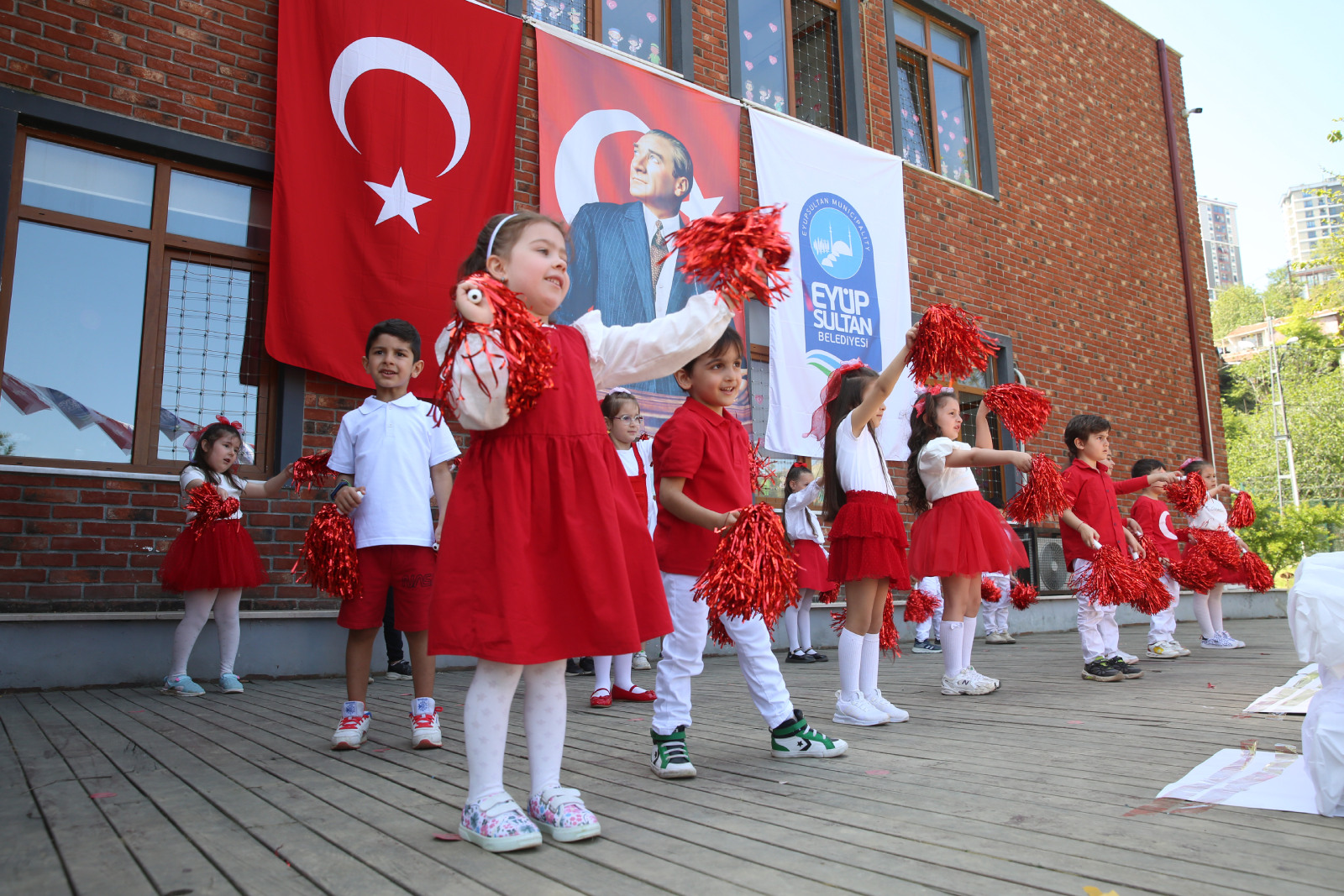 Minik yüreklerden büyük coşku: Eyüpsultan'da 23 Nisan renkli görüntülerle kutlandı Minik yüreklerden büyük coşku: Eyüpsultan'da 23 Nisan renkli görüntülerle kutlandı