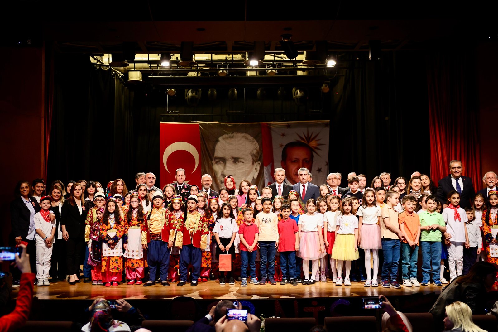 Eyüpsultan'da 23 Nisan coşkusu: Çocuklar bayramı doya doya kutladı!